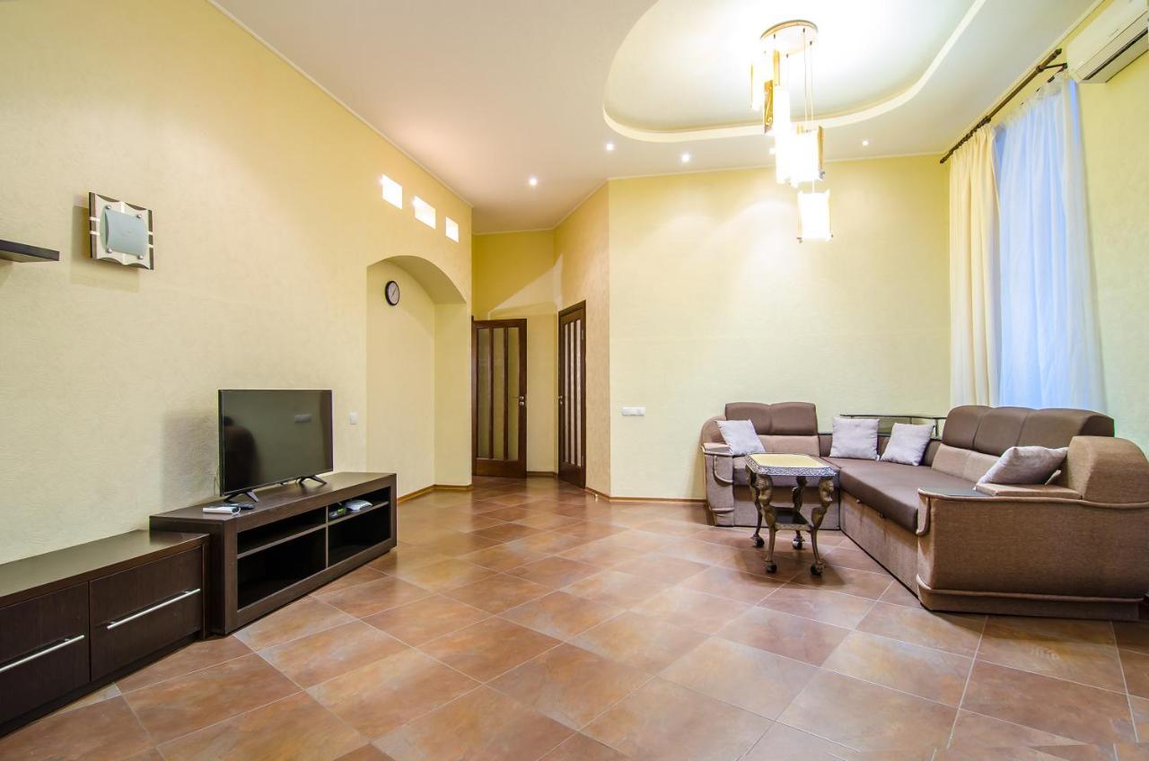 Apartment At Malaya Zhytomyrska 5 Kyiv Exterior photo